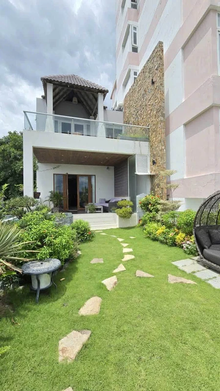 Bán biệt thự 6PN view biển Nha Trang 310m2 - 30 tỷ