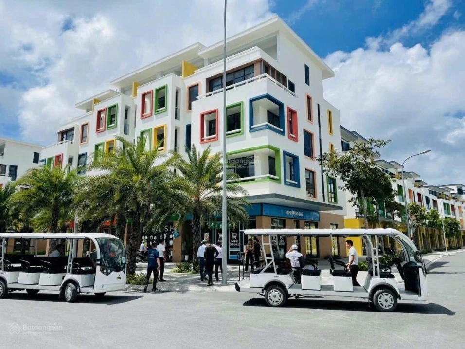 Liền kề giá tốt, vị trí đẹp Meyhomes Capital Phú Quốc, gần biển, sát ĐT 975, dễ kinh doanh - Ảnh 1