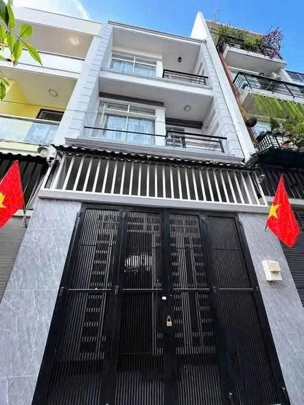 Bán nhà mới 194m2 mặt tiền, 3 phòng ngủ, Bến Lức 1350tr
