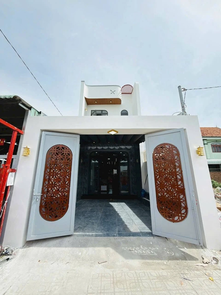Bán nhà 4 phòng ngủ 114m2 Tân Phong Q.2, giá 3 tỷ 430 triệu - Ảnh 1