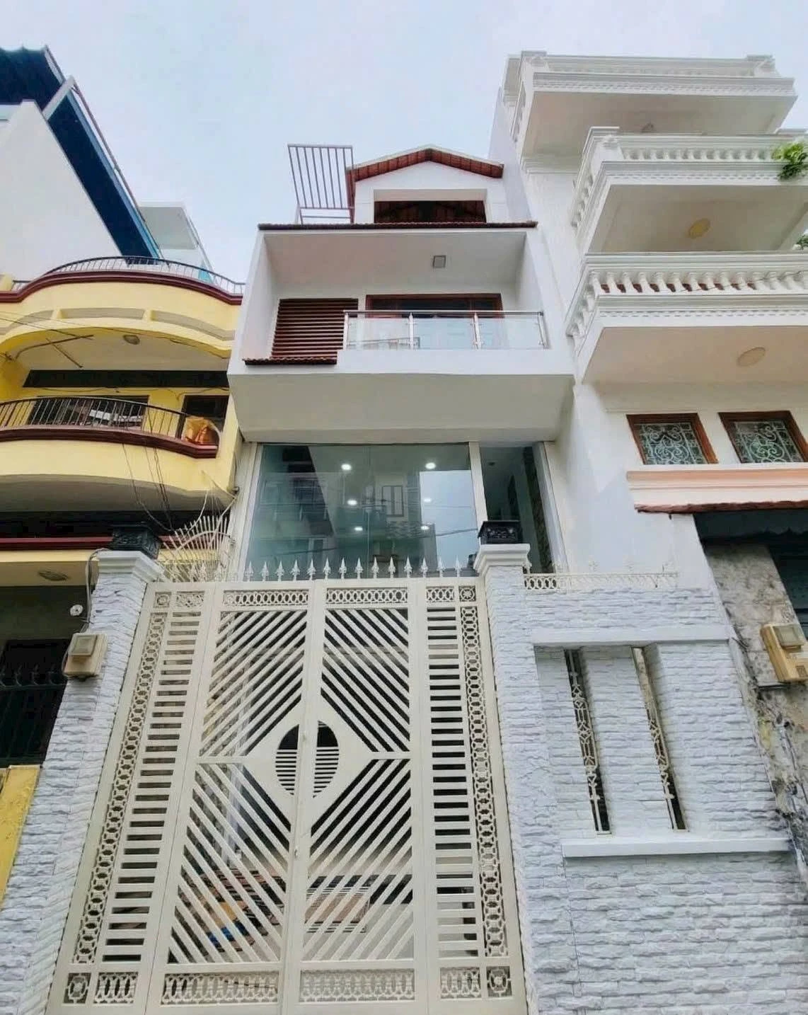 Bán nhà hẻm xe hơi 4 tầng 76.8m² Lý Thường Kiệt Quận 1 - Ảnh 1