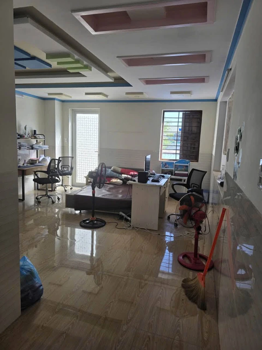 Bán nhà 1 trệt 2 lầu mặt tiền Đặng Văn Lãnh Phan Thiết 160m² - Ảnh thu nhỏ 3