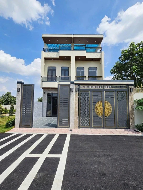 Bán nhà 3PN 3WC 100m2 Dĩ An 5.5 tỷ