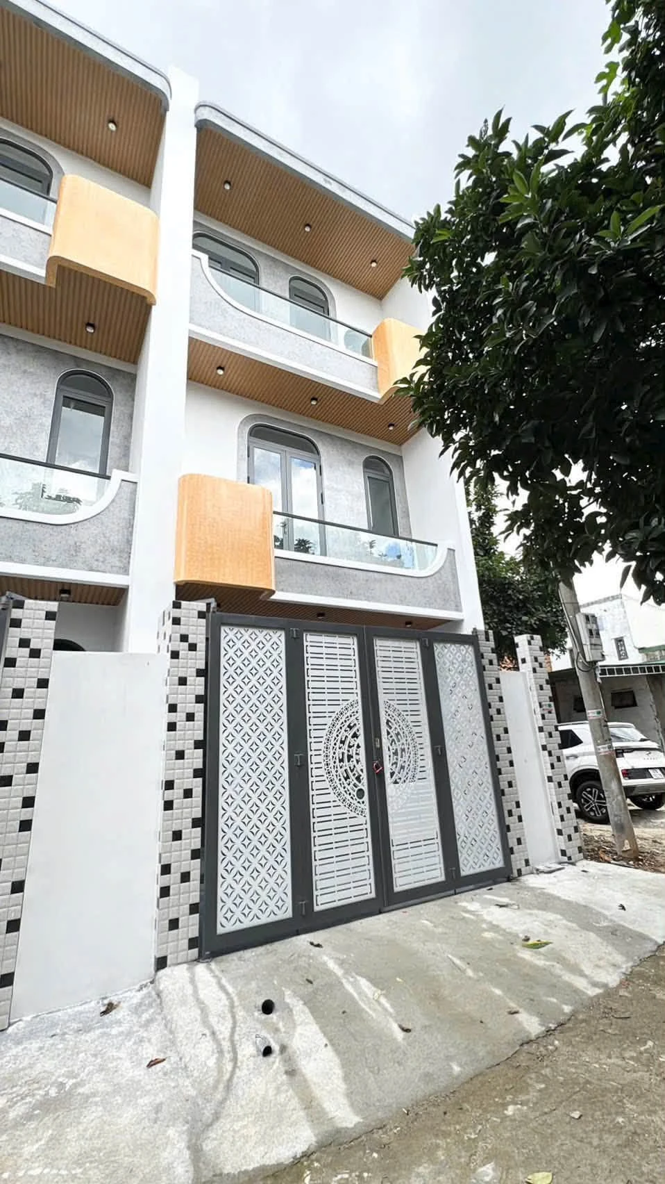 Bán nhà 1 trệt 2 lầu 5x20m hẻm 19 Nguyễn Duy Trinh, 3PN 3WC, giá 3,88 tỷ - Ảnh 1