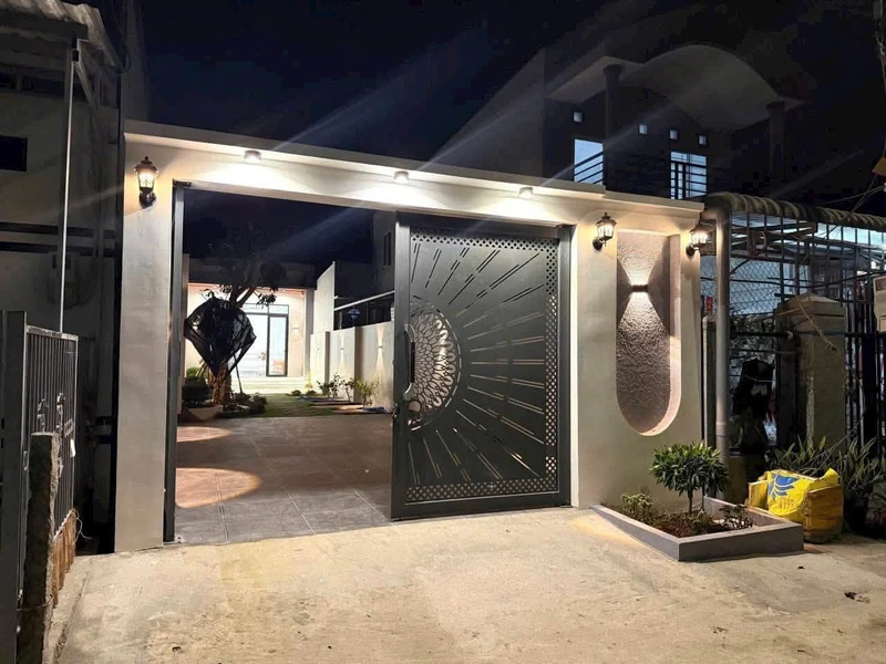 Bán nhà mặt tiền sân vườn 150m2, 3PN Rạch Giá