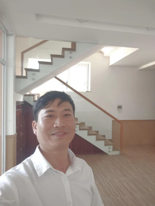 Bán nhà 3 tầng - đất trăm mét - giá chỉ nhỉnh hơn 2 tỷ TP. Huế!