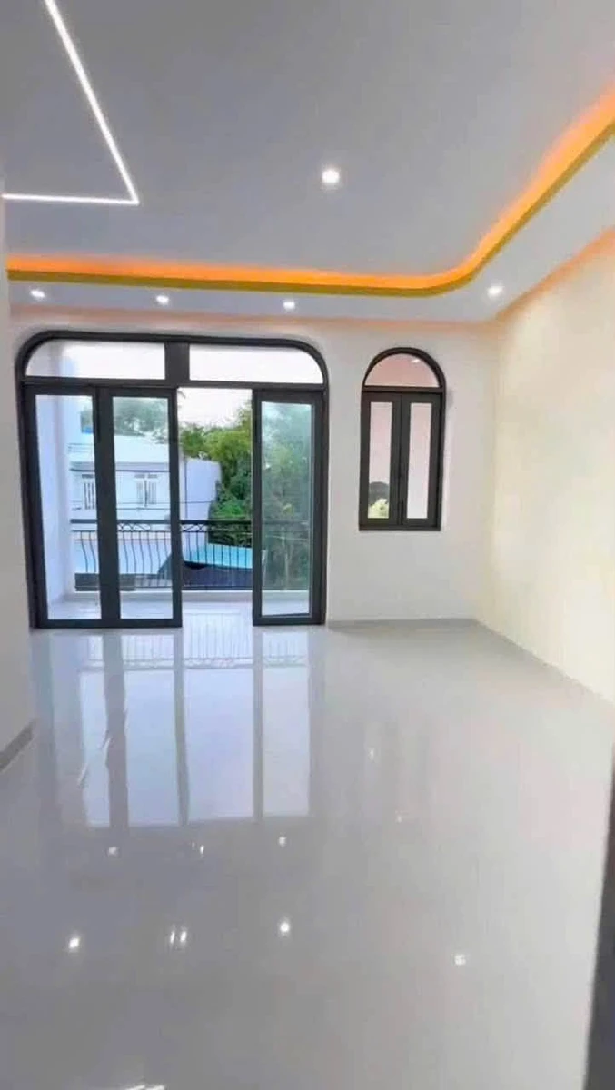 Bán nhà 3PN, 2WC, 95m2 nội thất cao cấp gần Bửu Long - Ảnh thu nhỏ 5