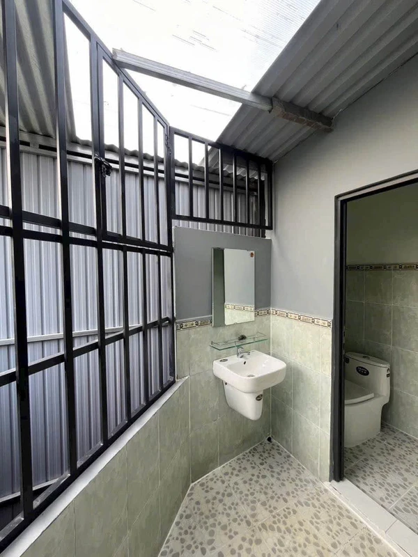 Bán nhà lầu 2 phòng ngủ 76m² Quốc Lộ 1K, Bình Dương