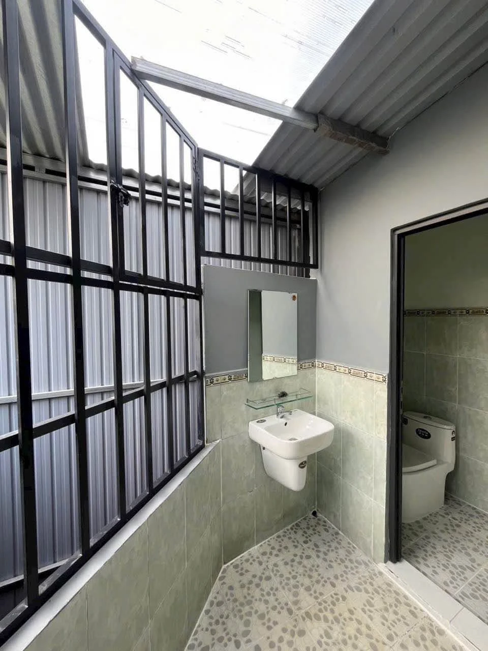 Bán nhà lầu 2 phòng ngủ 76m² Quốc Lộ 1K, Bình Dương - Ảnh 1