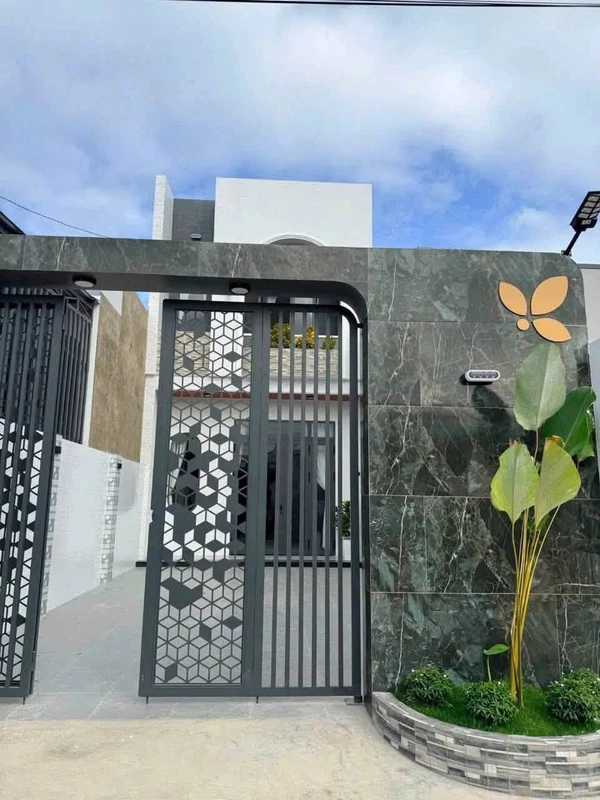 Bán nhà 1 trệt 1 lầu 3PN 130m2 Long Hoa Tây Ninh