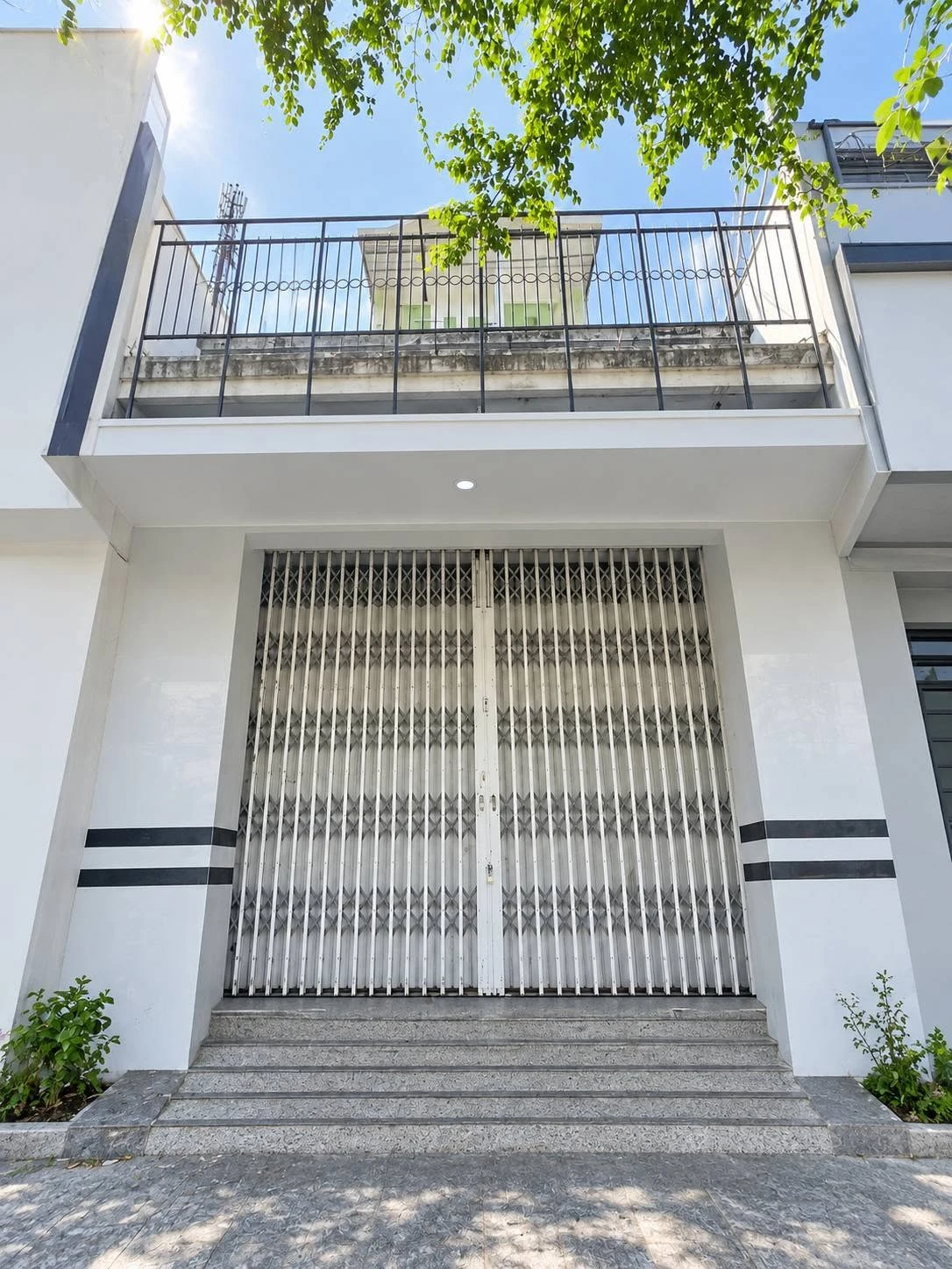 Bán nhà mặt tiền Nguyễn Trung Trực Rạch Giá 213.5m², 4PN 4WC - Ảnh 1