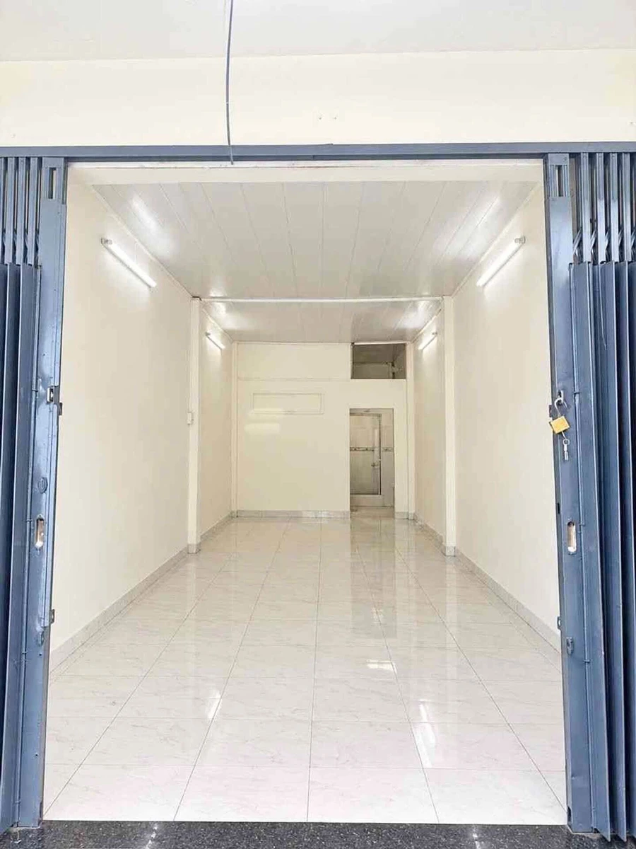 Bán nhà cũ 33m2 đường Lạc Long Quân giáp Quận 10, sổ hồng riêng, giá 3,9 tỷ - Ảnh thu nhỏ 3