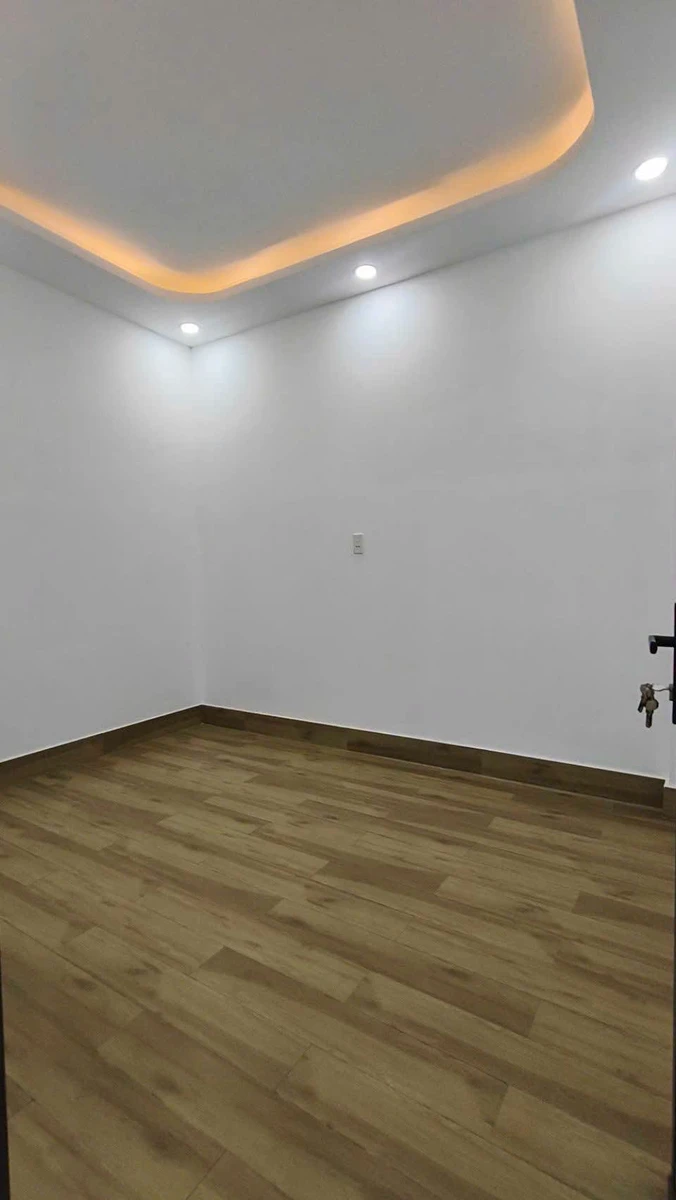 Bán nhà hiện đại 2PN nội thất sang trọng 64m² Hóc Môn 2,45 tỷ - Ảnh 1