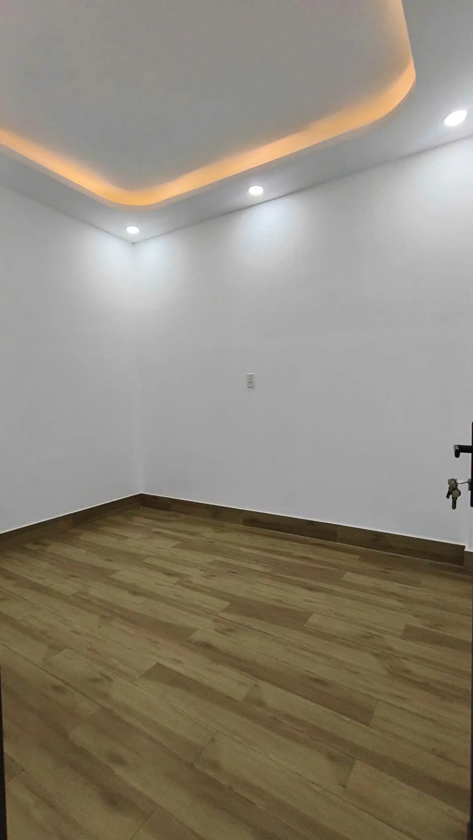 Bán nhà hiện đại 2PN nội thất sang trọng 64m² Hóc Môn 2,45 tỷ - Ảnh 1