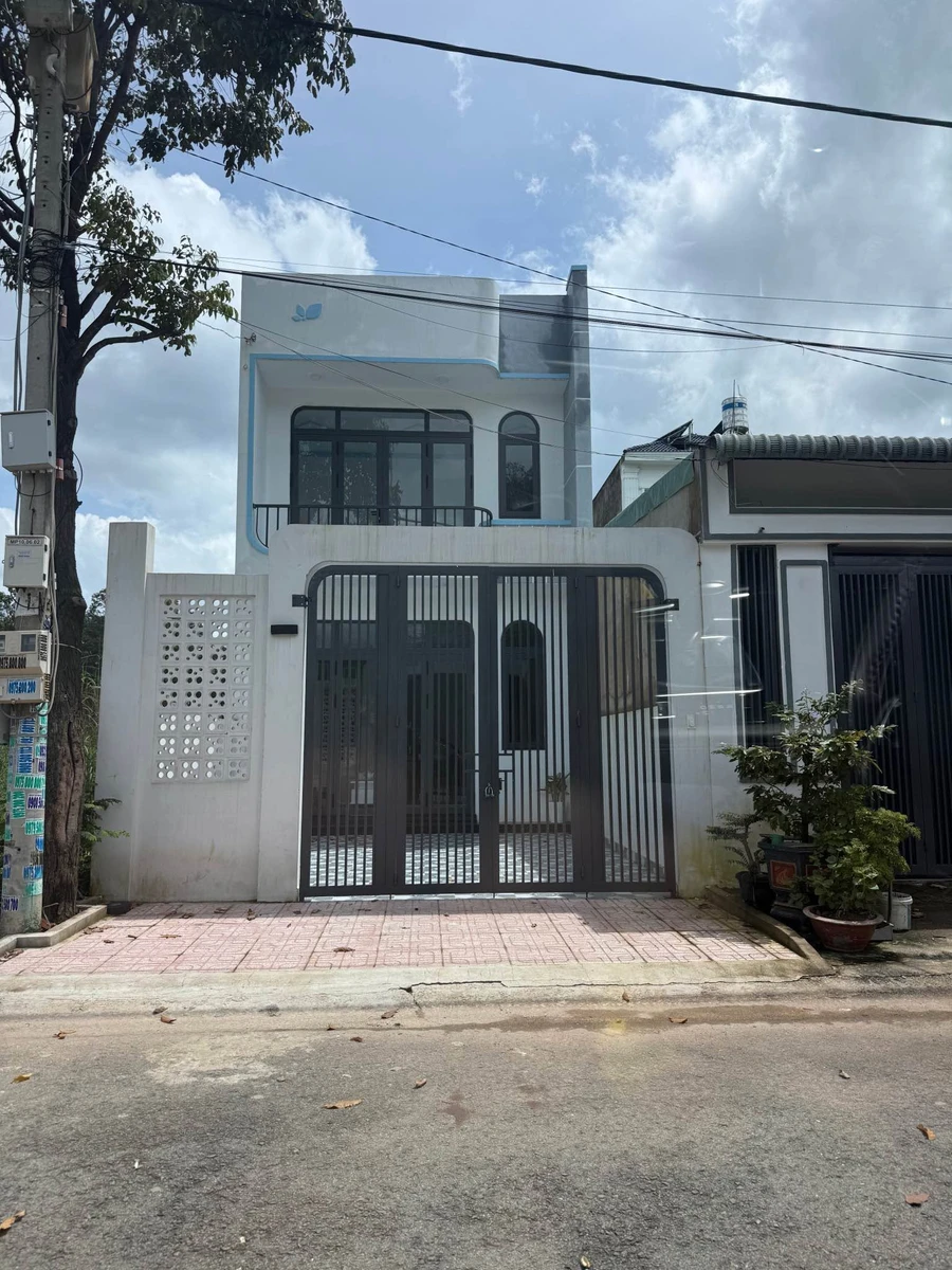 Bán nhà 1 trệt 1 lầu 100m2, 3PN, Mỹ Phước, giá 2,3 tỷ - Ảnh 1