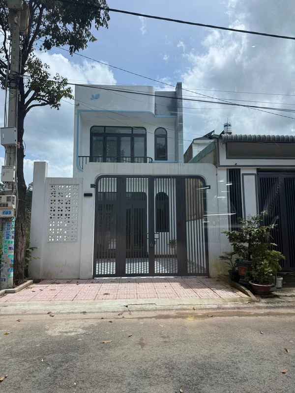 Bán nhà 1 trệt 1 lầu 100m2, 3PN, Mỹ Phước, giá 2,3 tỷ