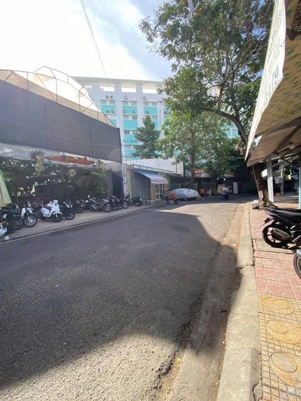 Bán đất tặng nhà mặt tiền Trường Sa, Nha Trang, 168m²