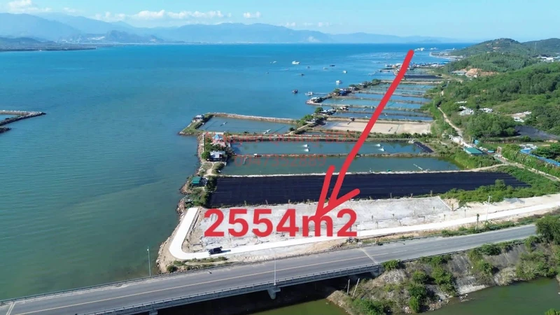 Bán lô đất góc 2 mặt tiền 2554m2 mặt biển Ninh Hòa 11tr/m2
