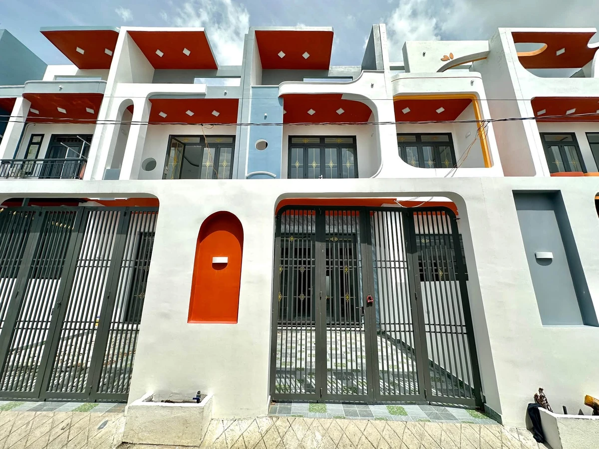 Bán nhà 1 trệt 1 lầu 4.5x21m, 3 phòng ngủ, sổ hồng riêng tại Mỹ Lộc, Tây Ninh - Ảnh 1