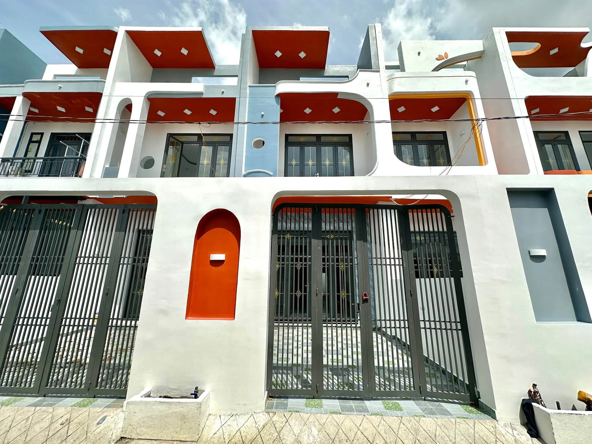 Bán nhà 1 trệt 1 lầu 4.5x21m, 3 phòng ngủ, sổ hồng riêng tại Mỹ Lộc, Tây Ninh - Ảnh 1