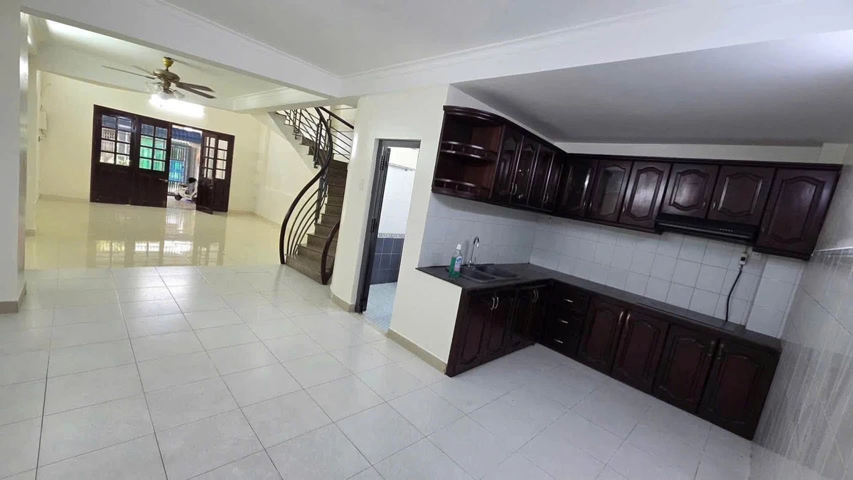 Bán nhà mặt tiền kinh doanh Tân Phú 106m2 4 tầng 4 phòng - Ảnh thu nhỏ 3