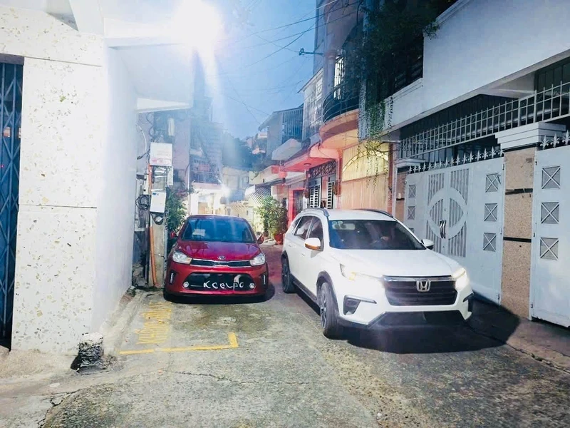 Bán nhà 61m² 3,5 tầng Đinh Động 3,8 tỷ 18x43