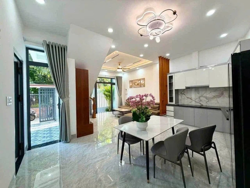 Bán nhà 3PN 86m² gần bến xe Nha Trang, giá 2 tỷ 870