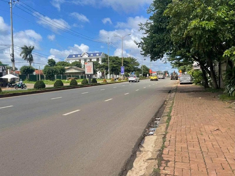 Bán đất mặt tiền Nguyễn Văn Linh 5,8x23m giá 4,5 tỷ, Buôn Ma Thuột