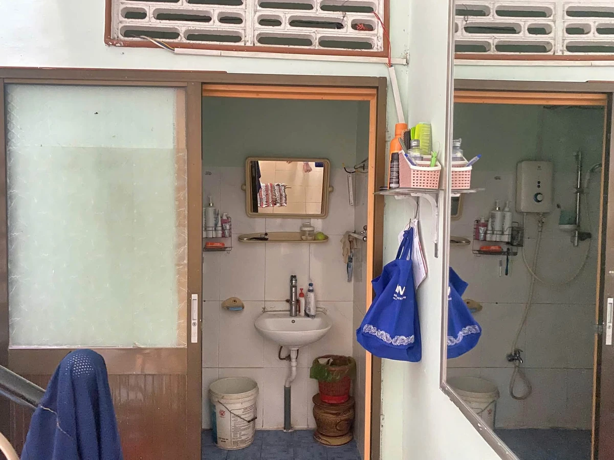 Bán nhà 1 trệt 1 lầu 46m² mặt tiền CMT8 giá 3.1 tỷ - Ảnh thu nhỏ 2
