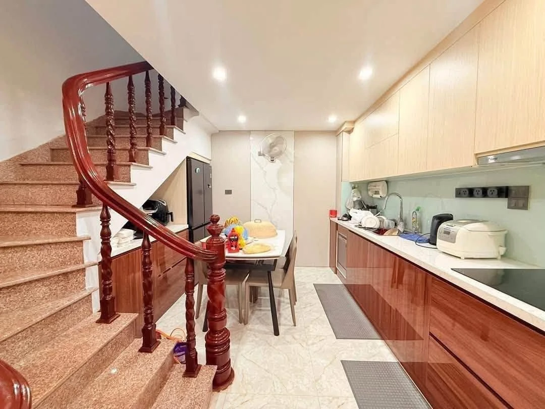 Nhà phố bán 40m2 5 tầng Lạc Long Quân Cầu Giấy 13.9 tỷ - Ảnh thu nhỏ 4