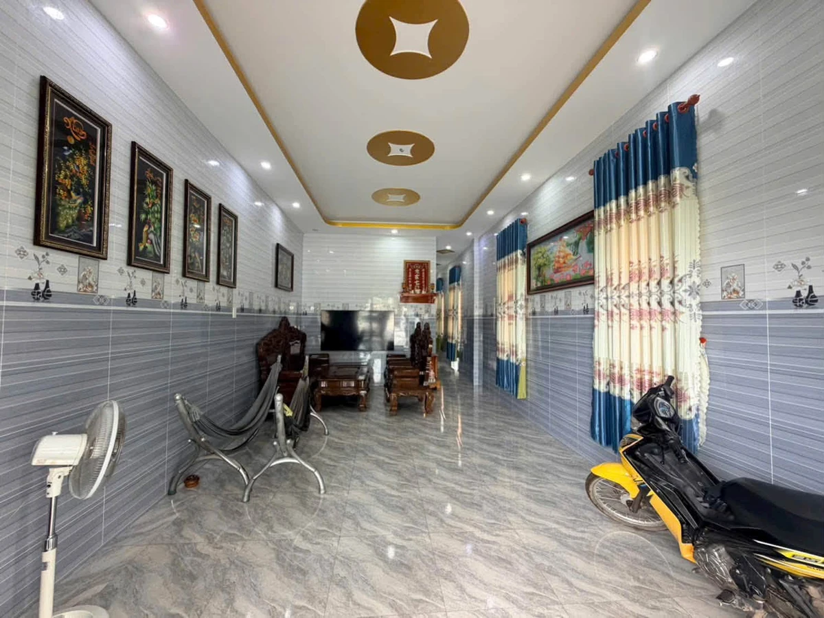 Nhà sang trọng 2PN 50m2 gần KCN Phước Đông, 1 tỷ 350 triệu - Ảnh thu nhỏ 2