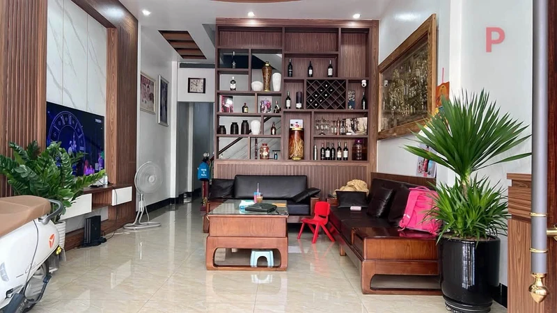 Bán nhà 2 tầng 4 phòng ngủ 90m2 Phố Hưng Thịnh