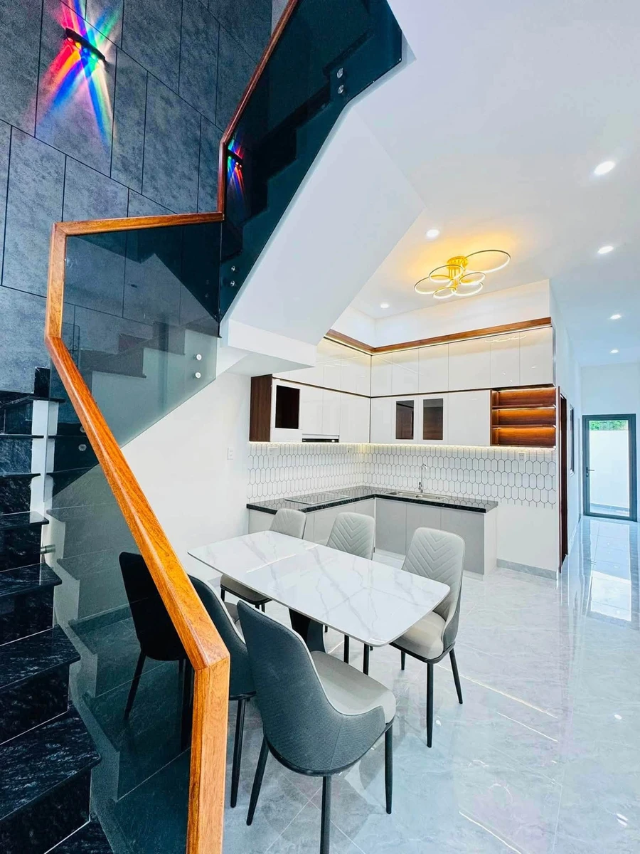 Bán nhà 2 tầng 96m2 có sân ô tô, giá 2 tỷ 4, Quảng Ngãi - Ảnh thu nhỏ 4