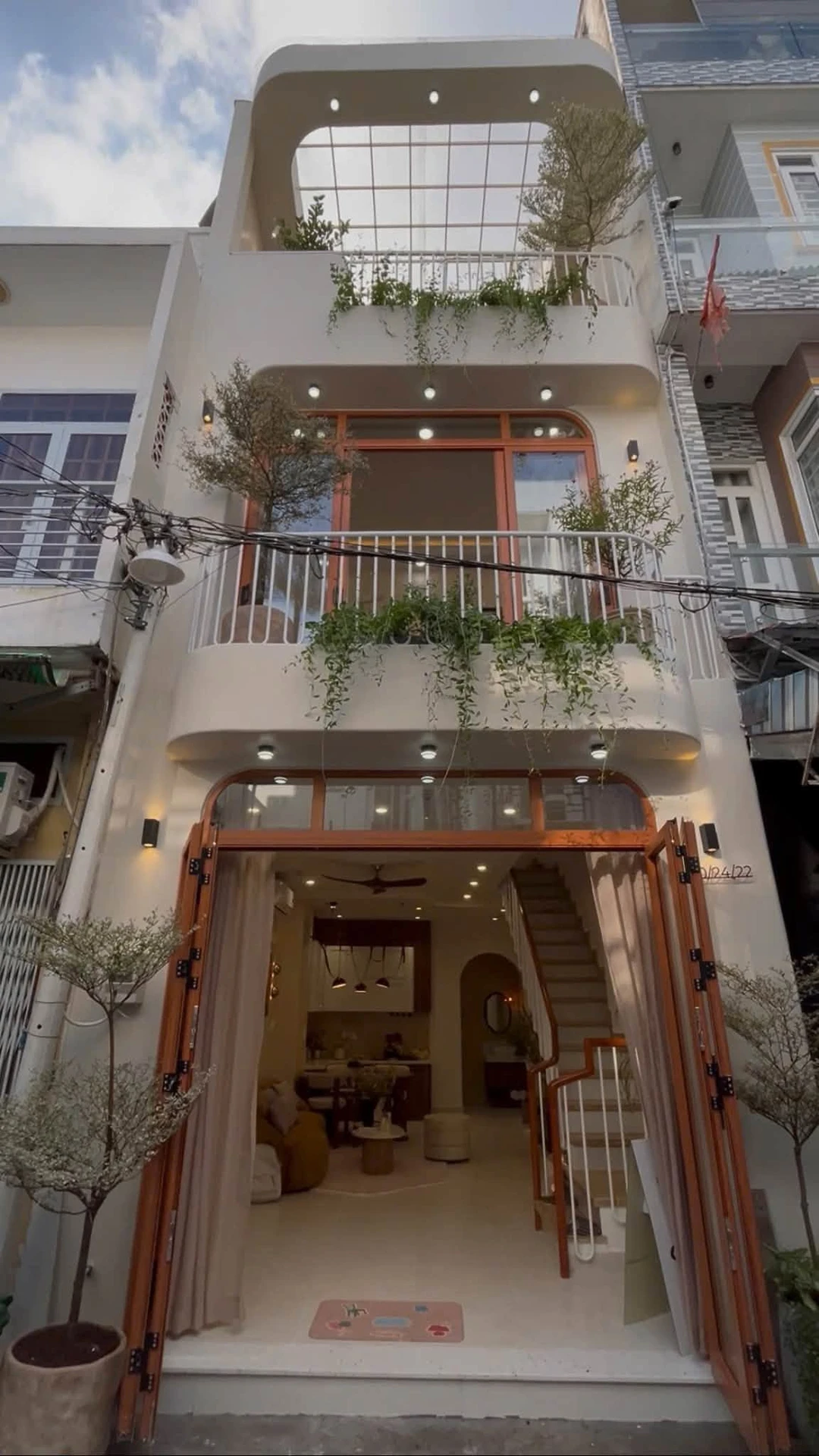 Bán nhà 4x10 trệt 2 lầu sân thượng Tân Phú 5 tỷ - Ảnh 1