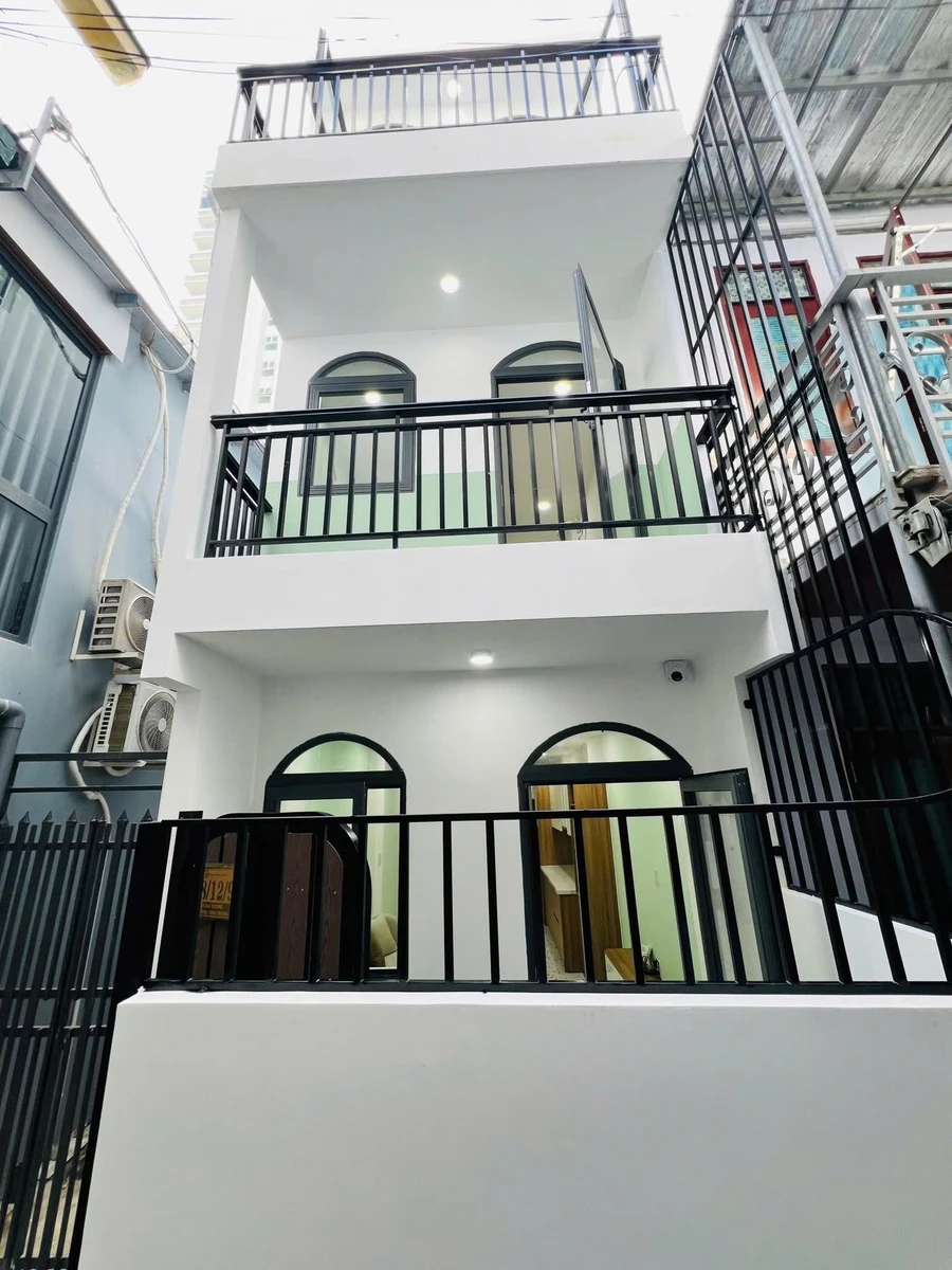 Bán nhà 3 tầng 34 m² trung tâm Nha Trang, gần biển - Ảnh 1