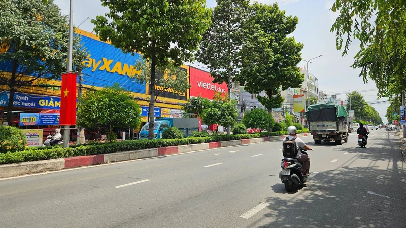Bán shophouse góc 2 mặt tiền Đồng Khởi, 8,4×25m, 35 tỷ, Đồng Nai