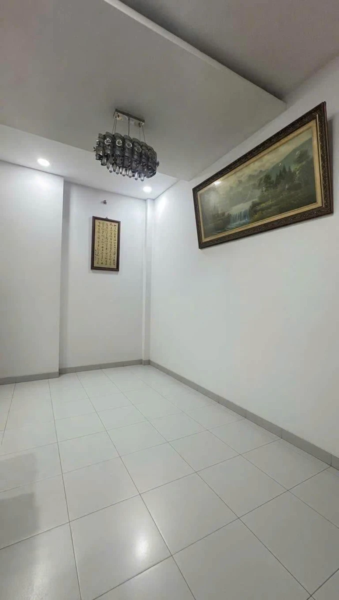 Bán gấp nhà 4x14m 2 lầu 1 lửng đường Âu Cơ, Tân Phú giá 5,9 tỷ - Ảnh thu nhỏ 2
