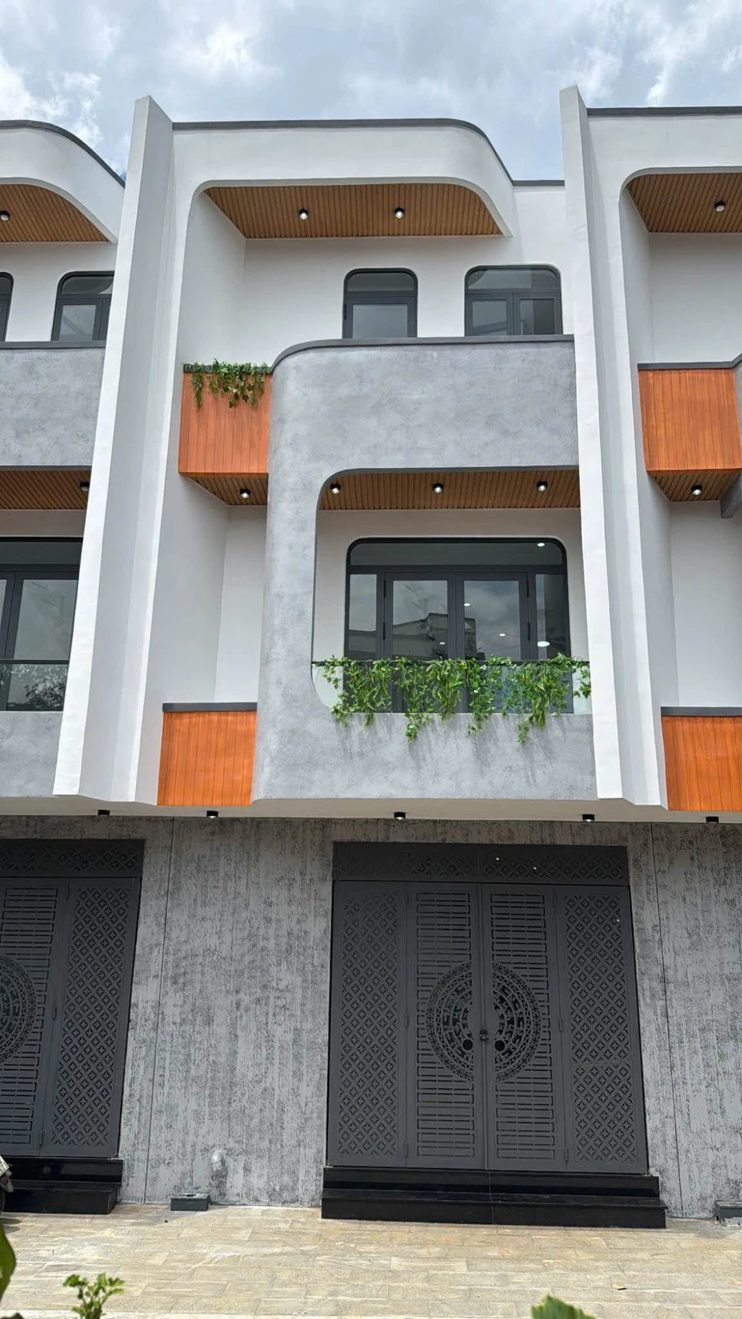 Bán nhà 3 tầng mặt tiền Lương Thế Vinh 180m2, 3PN giá 4.68 tỷ - Ảnh 1