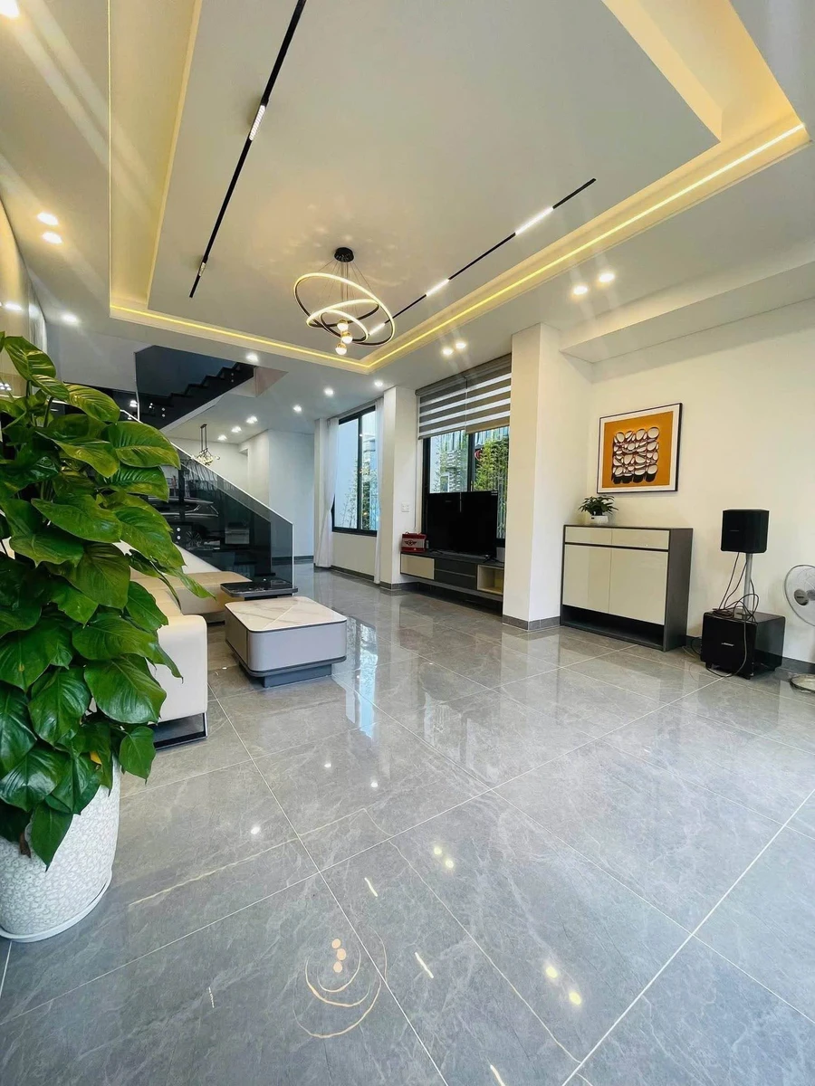 Bán nhà 3 tầng 76.2m2 mặt tiền Nguyễn Phước Nguyên, Quận 1 - Ảnh 1