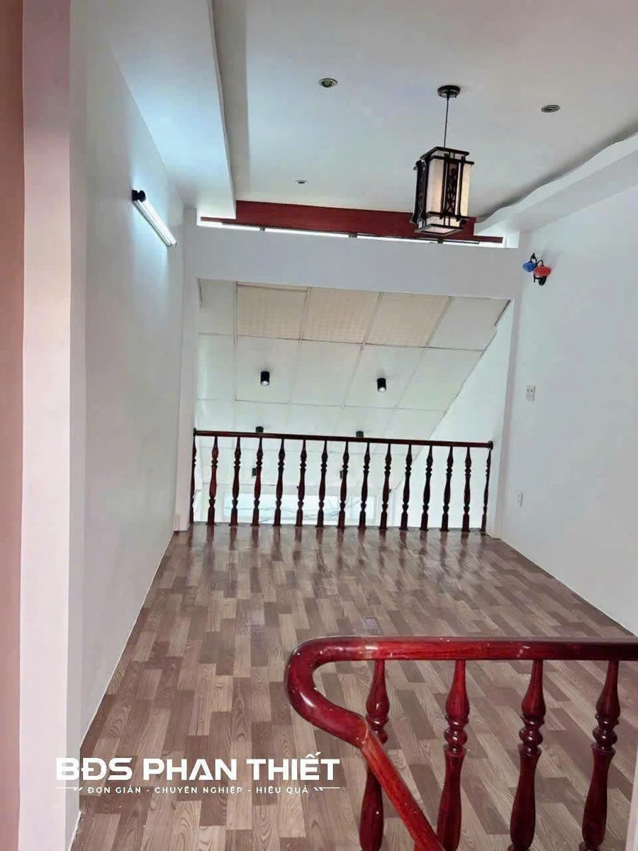 Bán nhà 1 trệt 1 lầu mặt tiền 32m² Trần Hưng Đạo Phan Thiết - Ảnh thu nhỏ 3