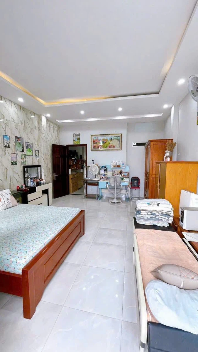 Bán nhà 1 trệt 2 lầu 77m2 gần Vincom Biên Hòa 6 tỷ 300 triệu - Ảnh thu nhỏ 3