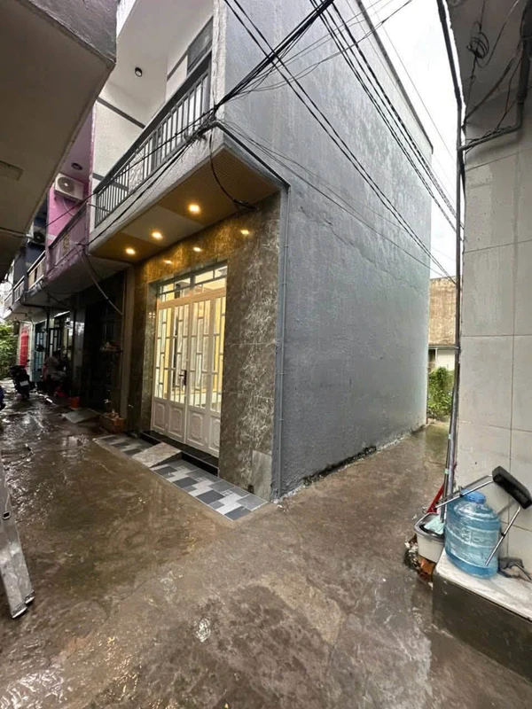 Bán nhà căn góc 1 trệt 1 lầu 32m2, 2PN, giá 880 triệu tại Tân Kim, Cần Giuộc, Tây Ninh