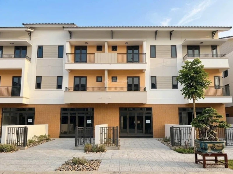 Cần bán gấp căn shophouse 120m2 vị trí đẹp, giá tốt nhất thị trường, di chuyển tới TTHN chỉ 15 phút