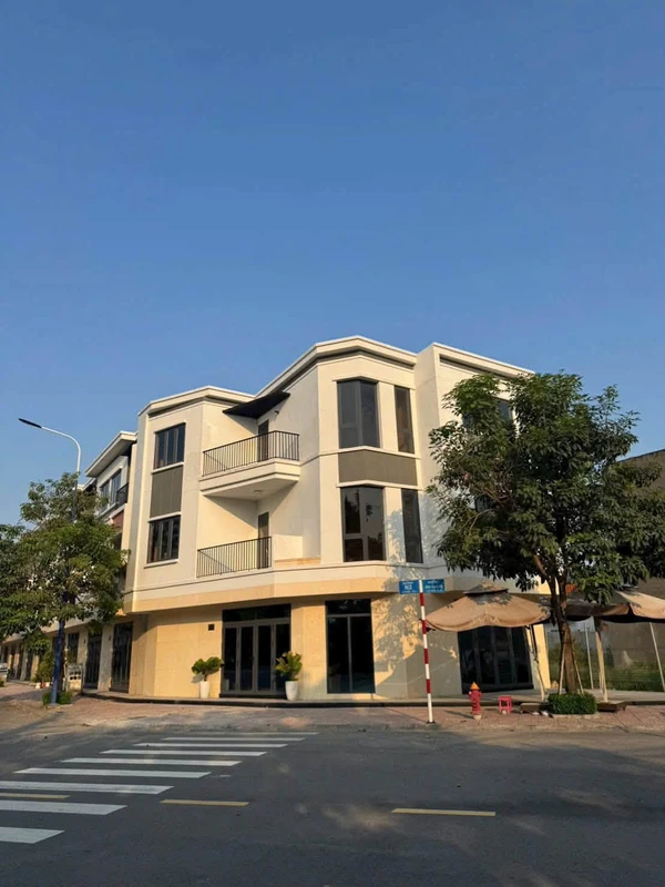 Bán nhà 2 mặt tiền 1 trệt 2 lầu 160m2, 4PN, giá 4,05 tỷ, An Phú gần Aeon Mall Bình Dương