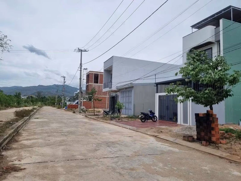 Bán đất 100m2 lộ giới 24m Bùi Thị Xuân Quy Nhơn Tây 1 tỷ 3 triệu