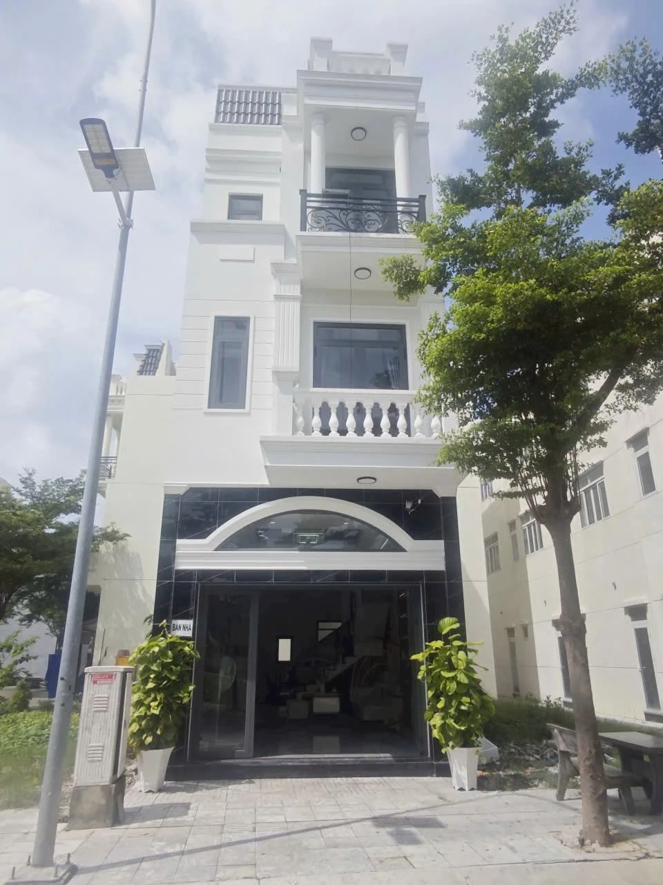 Bán nhà phố Icon Center Dĩ An 64m² 4PN 4.8 tỷ - Ảnh 1