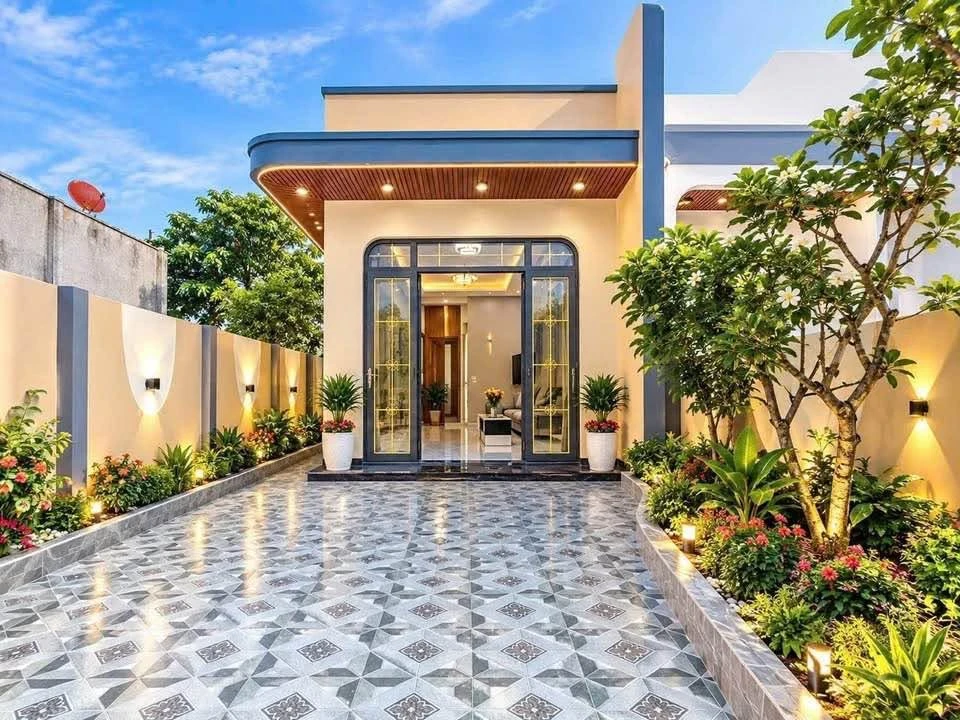Bán nhà cấp 4 sân vườn 200m2 thổ cư, sổ hồng hoàn công, Phước Lý, Bình Chánh, giá 2,95 tỷ - Ảnh 1