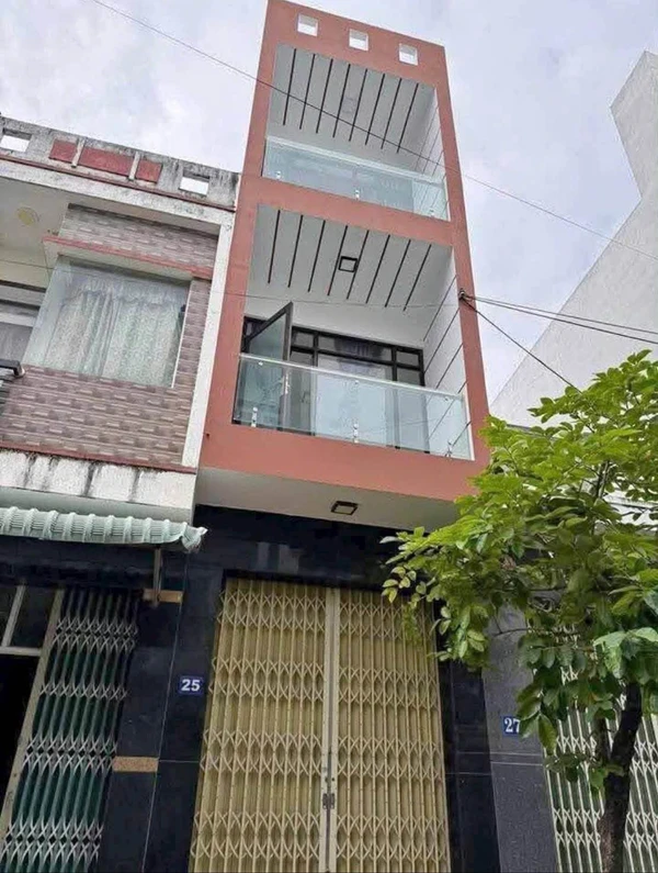 Bán nhà mặt tiền 141m² 3 PN Phạm Cự Lượng Quy Nhơn