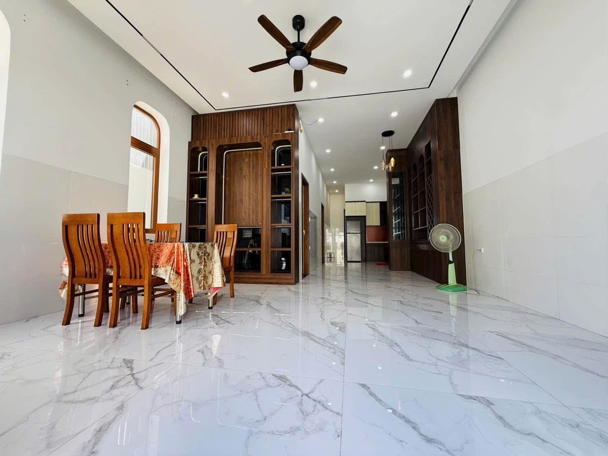 Bán nhà mái Thái mặt tiền 137,6m² Nguyễn Chích, Nha Trang, giá 11,5 tỷ - Ảnh thu nhỏ 2
