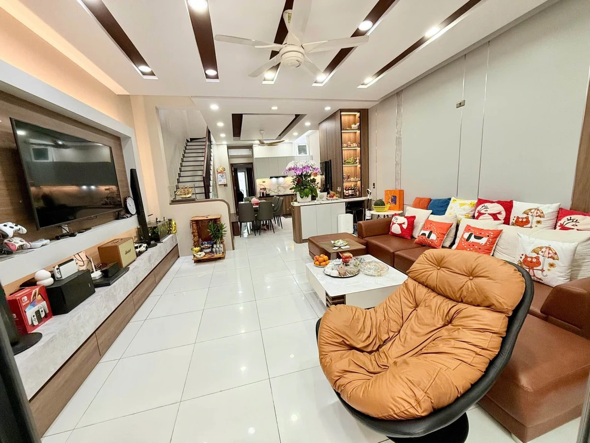 Bán nhà 3 tầng 100m2 KĐT Hà Quang 1, Phước Hải, Nha Trang giá 10,8 tỷ - Ảnh thu nhỏ 2